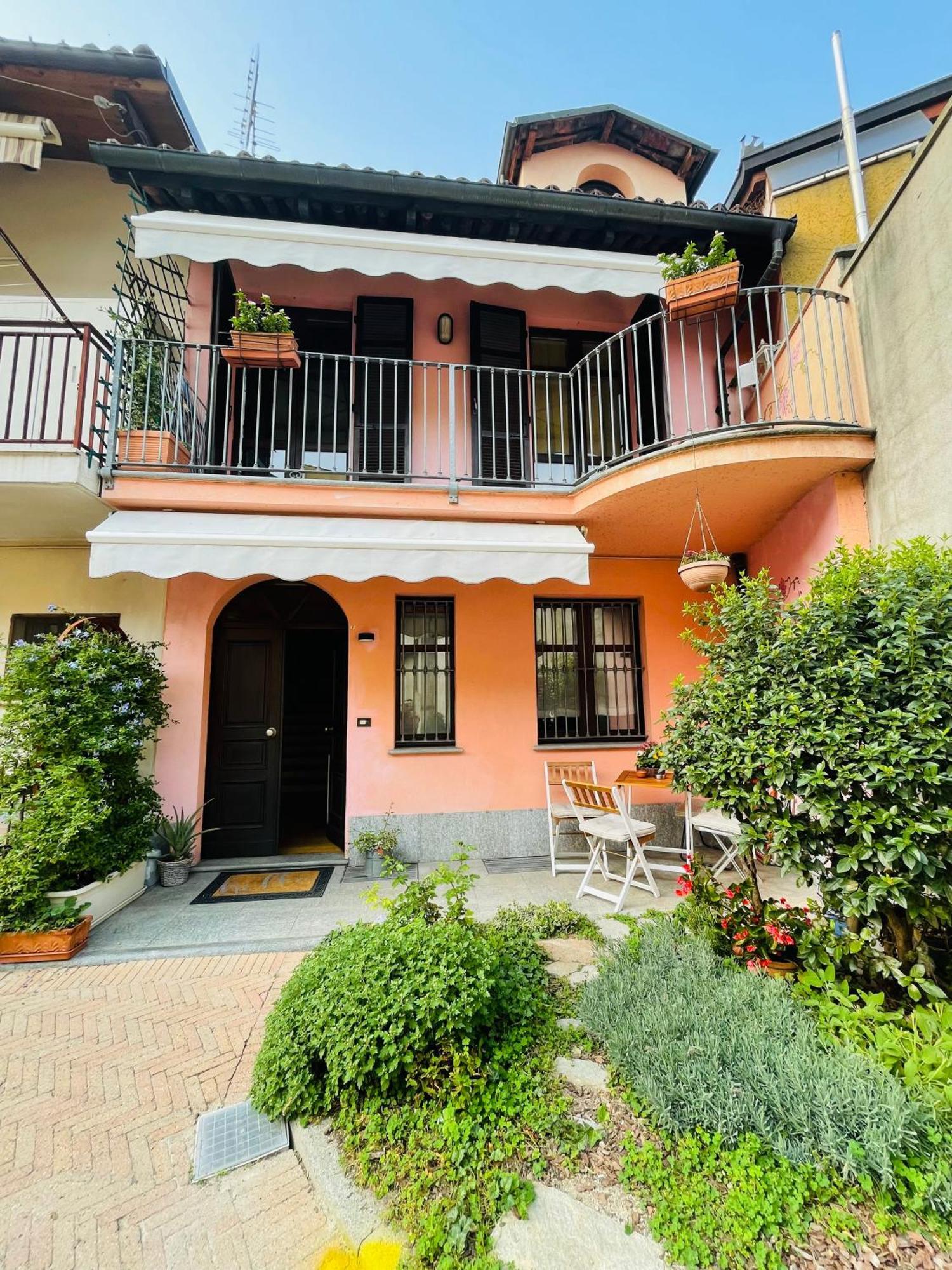 Casa Caroli, Charme E Comfort Nel Cuore Di Alba Zewnętrze zdjęcie