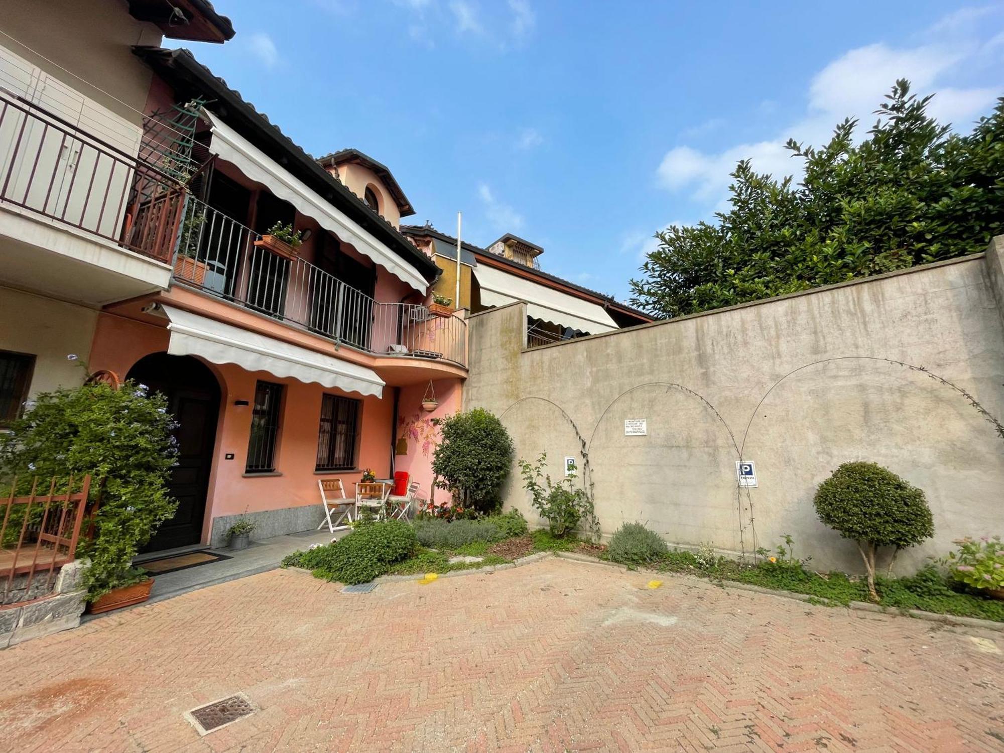 Casa Caroli, Charme E Comfort Nel Cuore Di Alba Zewnętrze zdjęcie