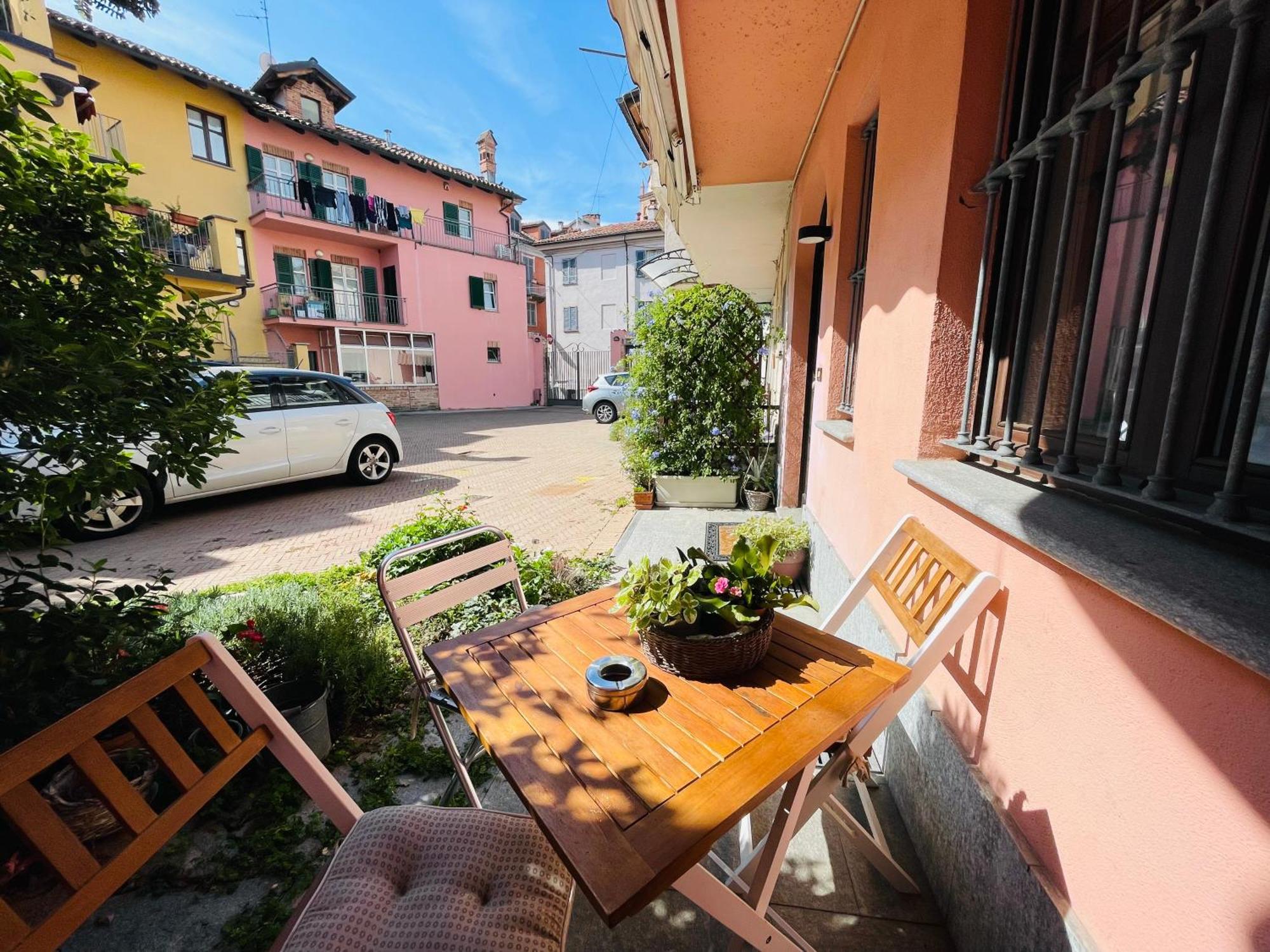Casa Caroli, Charme E Comfort Nel Cuore Di Alba Zewnętrze zdjęcie